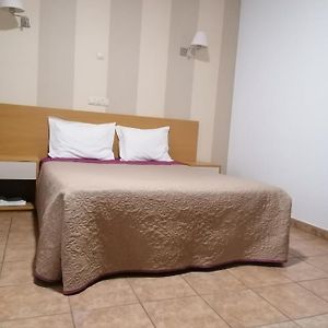 Camera grande con letto king size